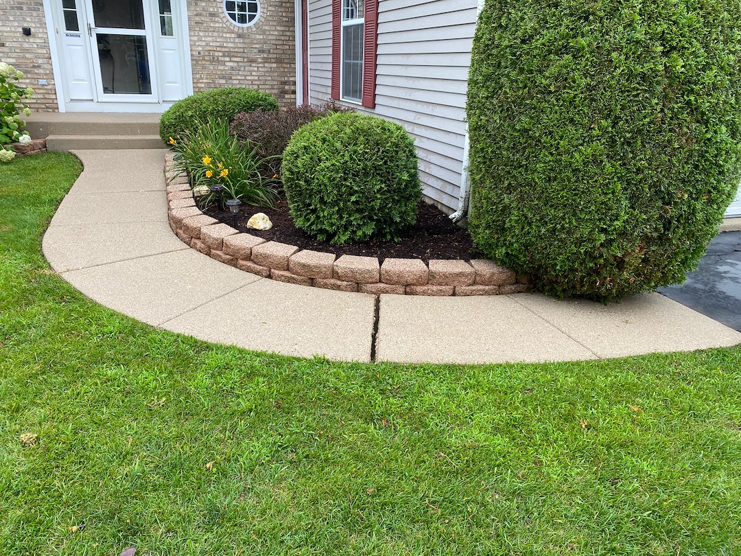 Landscaping Block and Concrete Cleaning on Sidewalks in Algonquin IL! Thumbnail